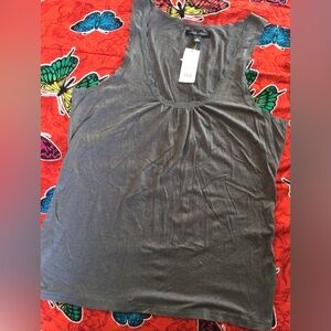 Banana Republic tank. New with tag.